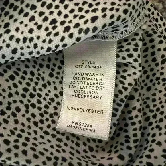 ONE ❤️ CLOTHING Los Angeles Blouse with sweet details • Size Small - Picture 10 of 10